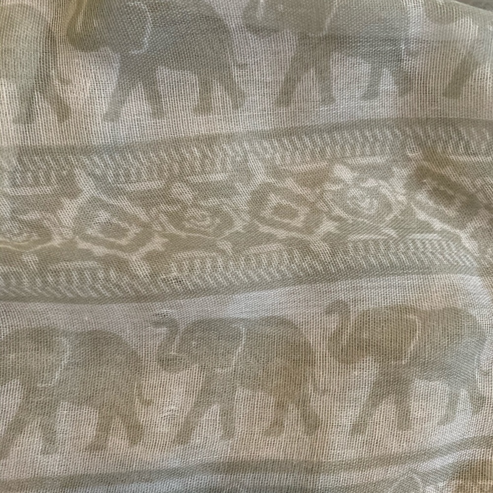 🥳 3 for $30! 🐘White/Gray Elephant Scarf - Picture 2 of 2